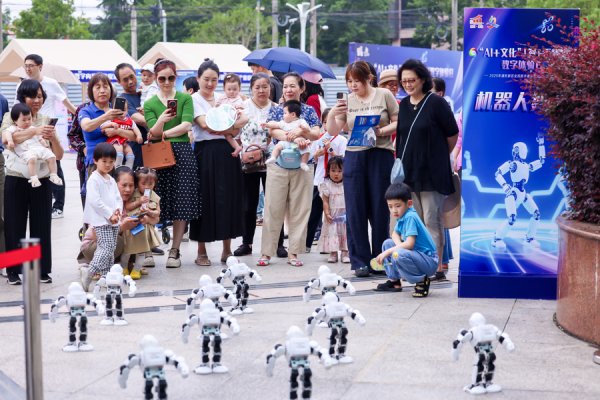 纪源优配 携手AI焕新“申”活，浦东“数字赋能体验日”活动在康桥举行