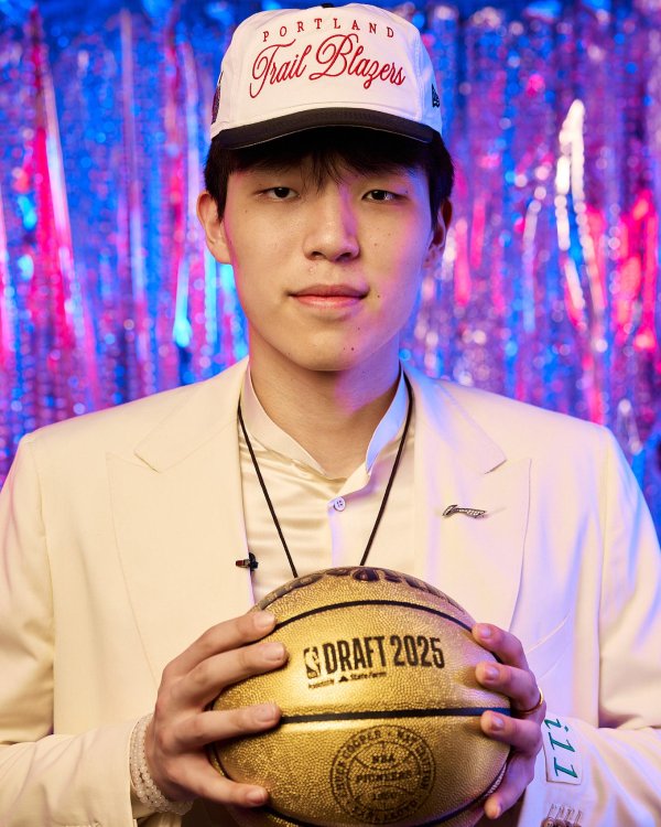 加配网 去年跟随中国男篮征战NBA夏联 杨瀚森3场共得26分15板3助12失误